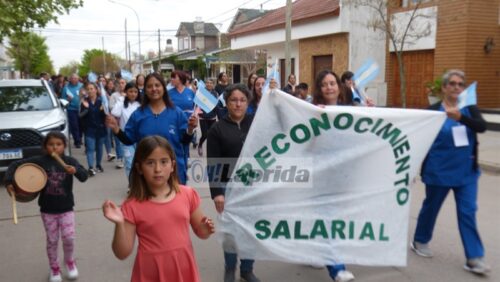 Inédita y emotiva marcha de enfermeras en Laprida: "No nos tienen en cuenta"