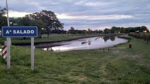 La Madrid: por qué bajó el nivel del agua en el arroyo Salado